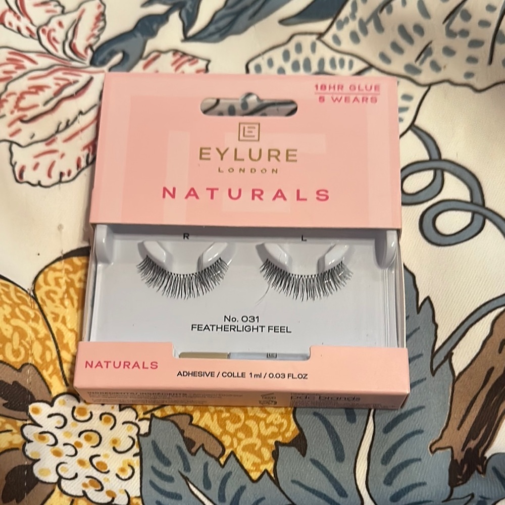 Naturals Featherlight Feel Lashes - Black